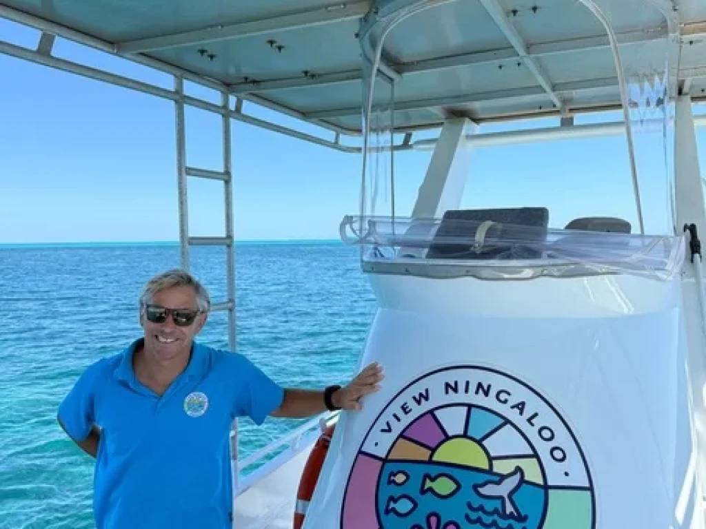 view-ningaloo-crew-boat-snorkeler