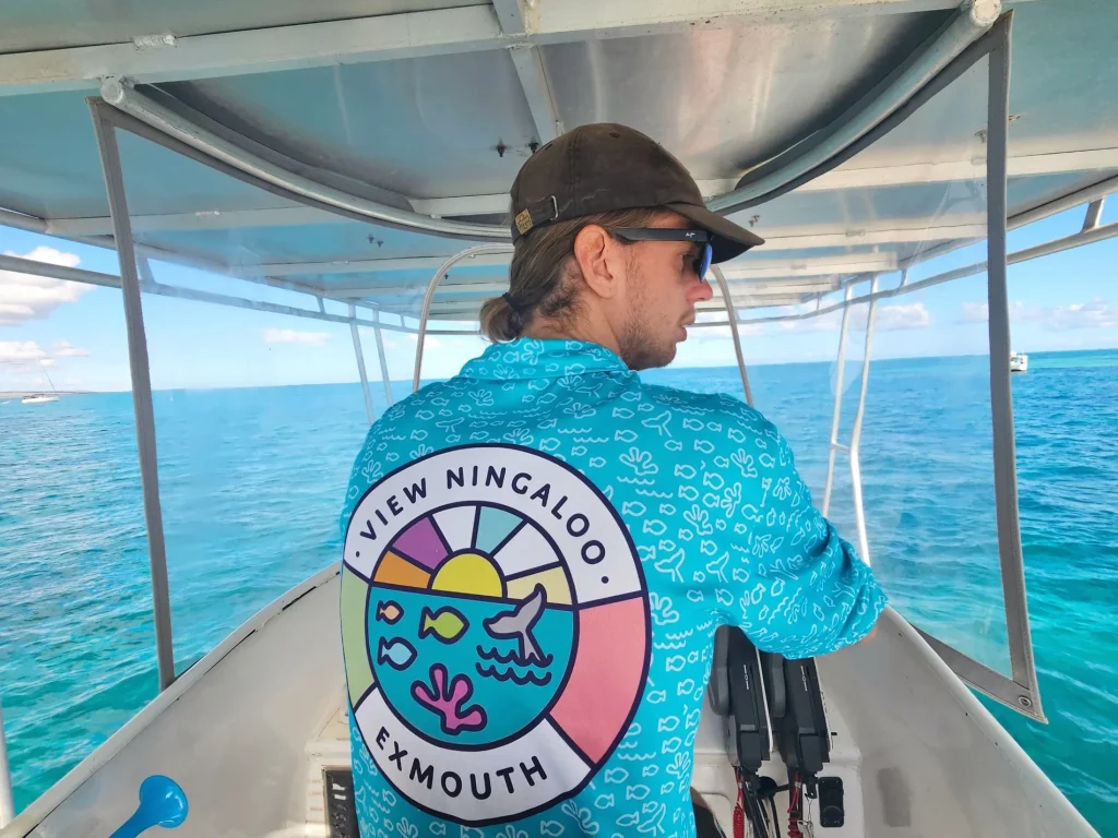 viewningaloo_crew_at_helm